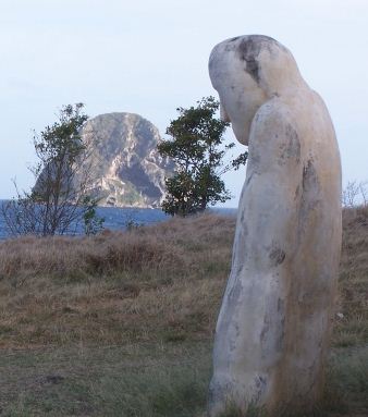 Mais à quoi pense t-il ? Mémorial érigé à Anse Cafard